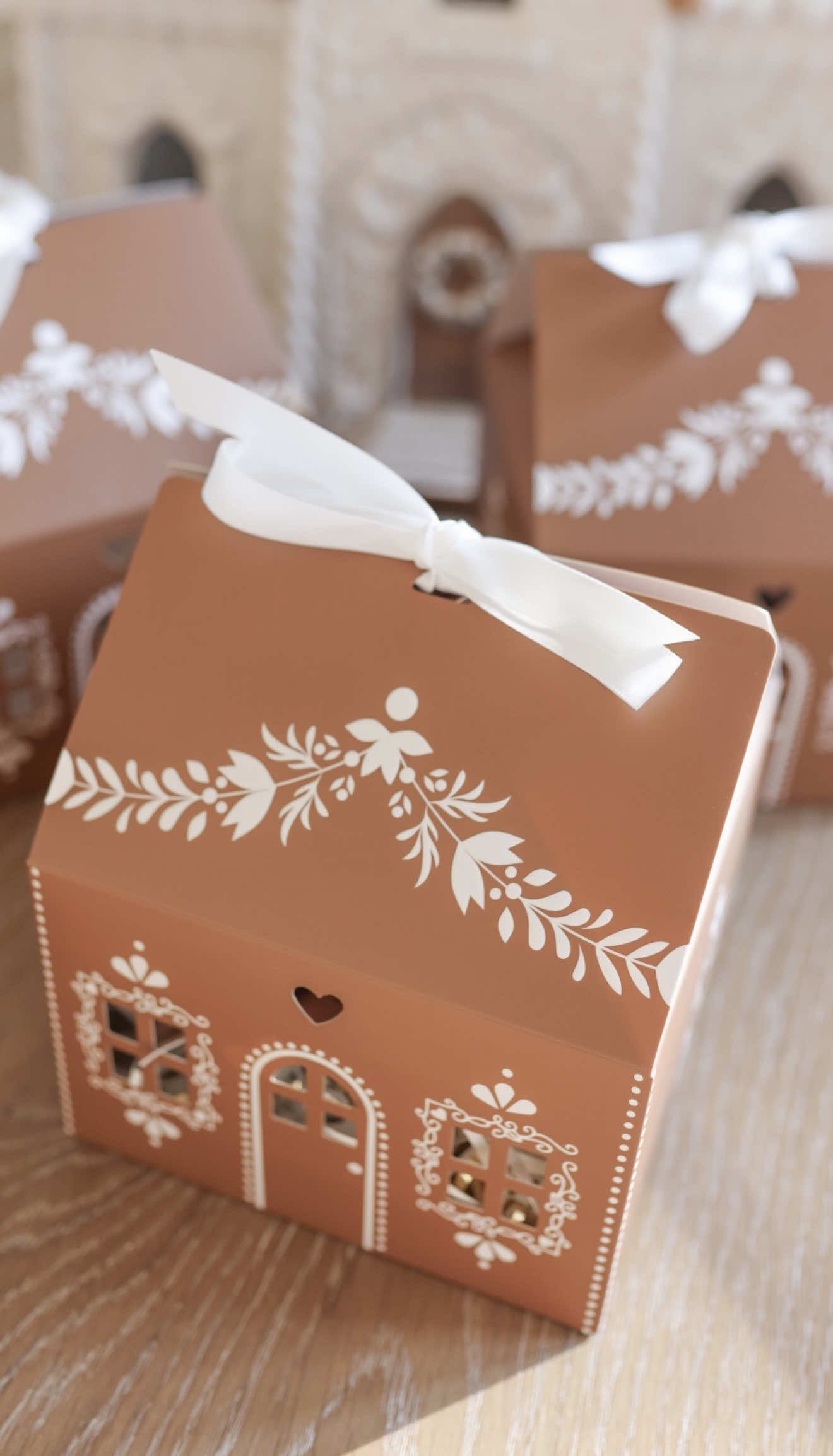 The cutest gingerbread gift boxes 🤎 #giftideas #christmas #giftguide #giftsforher #amazonfinds 