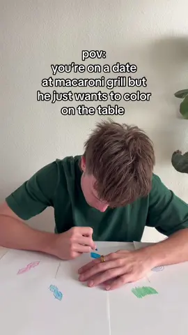 pov: you’re on a date at macaroni grill but he just wants to color on the table #comedy #skit #funny 