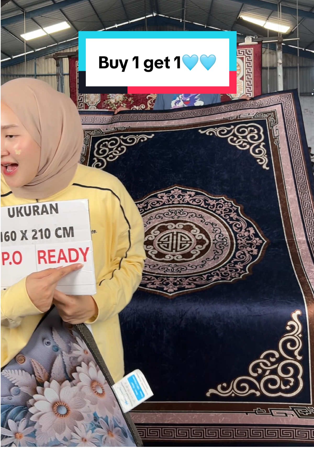 Karpet Motif Simpel Warna Navy Ukuran 160 x 210 cm dapet bonus keset 😍🥰 Masuk live sekarang atau Cek keranjang karena harga murce banget ‼️‼️ #ischaindyofc #indytiaras_ #fypシ゚ #karperpermadani #karpetaesthetic 