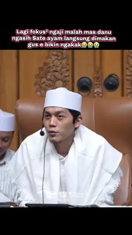 Lagi fokus² ngaji malah mas danu ngasih Sate ayam langsung dimakan gus e bikin ngakak😭😭😭 #gusiqdammuhammad #gusiqdam #sateayam #ngakakkocak #fyppppppppppppppppppppppp 