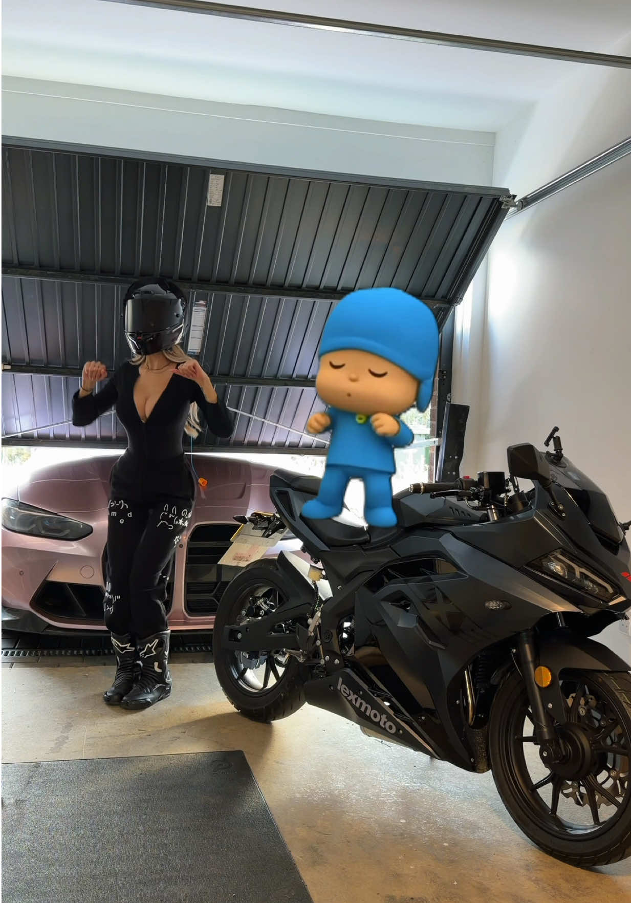 Grooving #biketok #bikergirls #pocoyo #fyp #dance 