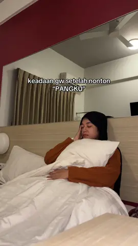 bener-bener ya lu Hadi @Fedi Nuril, kacawww bgtttt filmnyaaaaa 10/10 buat memporakporandakan hati mungil dan mental issues gw  @FILM PANGKU #FilmPangku #rezarahadian 