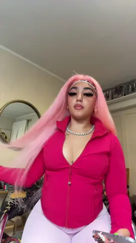 helloooooo @toutou🖤 eatsss 🎀🎀🎀🎀🎀🎀🎀 #fyp #pinkhair #hairdone 