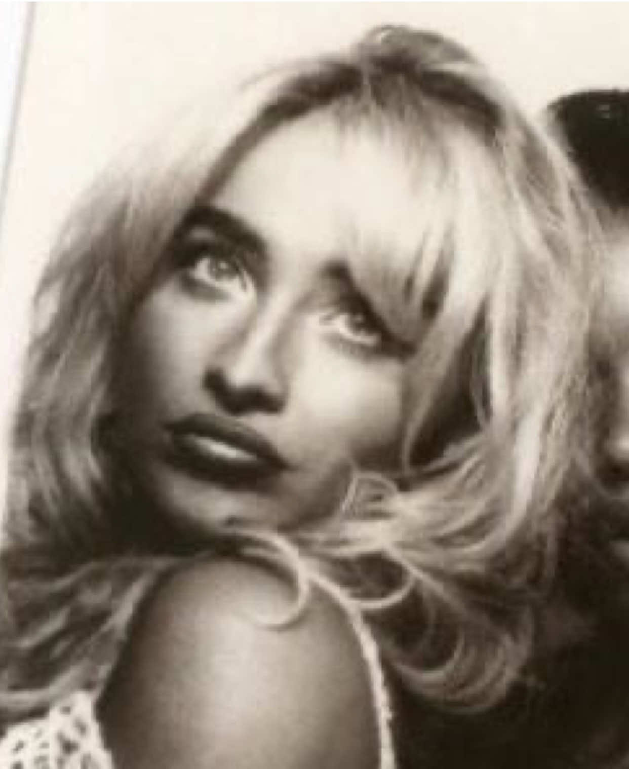 2nd post, i tried something different i hope you guys like it!! Also thank you for all the love on my last post, y’all are so sweet😭<3 🌷🎀🌸 ~ scp: emscnpck ~ dt: @nira @breath6n’ @charlo  ~ app: after effects tags: #sabrinacarpenter #sabrinacarpenteredit #shortnsweet #mansbestfriend #tour ib/rm; aekelcy