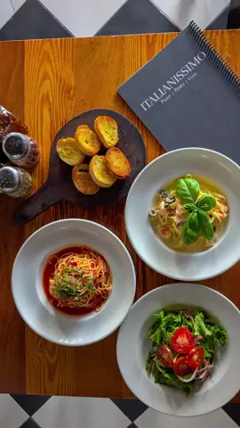 ¡Hola Foodies! 🍝 Me fui a Italianísimo y salí llenísimo porque este 13 de noviembre tienen su esperado PASTA BAR ILIMITADO 🤯 Así funciona: 👉 Opción 1: $12 con pastas seleccionadas 👉 Opción 2: $20 con TODAS las pastas Incluye 🥗 ensalada, 🥖 6 pancitos y pasta libre hasta que no podás más. Mi recomendación foodie: la cremosa con salmón y camarón 🧡 ¡Apurate que es solo por ese día! #Italianisimo #PastaBarIlimitado #ElFoodieRecomienda #FoodieNica #ComidaItaliana  . *Aplican Restricciones.  