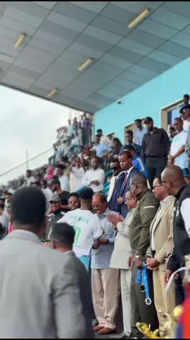Madaxweyne Xasan Sheekh Maxamuud  oo Cup-ka Guddoonsiiyay xulka Degmada Howlwanaag. Mogadishu Stadium