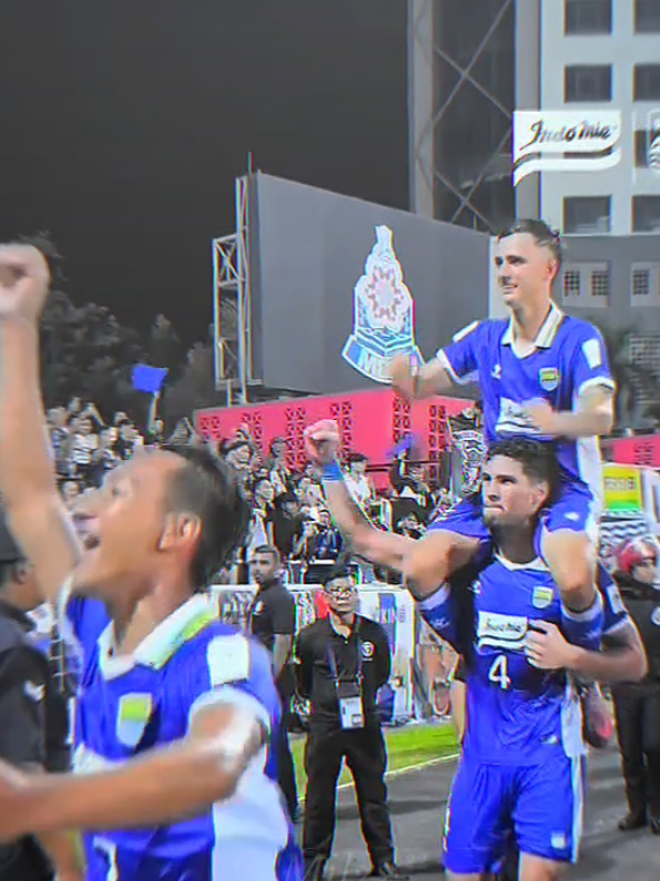 Kalo menang mah gaya bebas bro😎💙🔥 #persibbandung #Acl2 #championmentality #Kane #bobotohpersib1933 