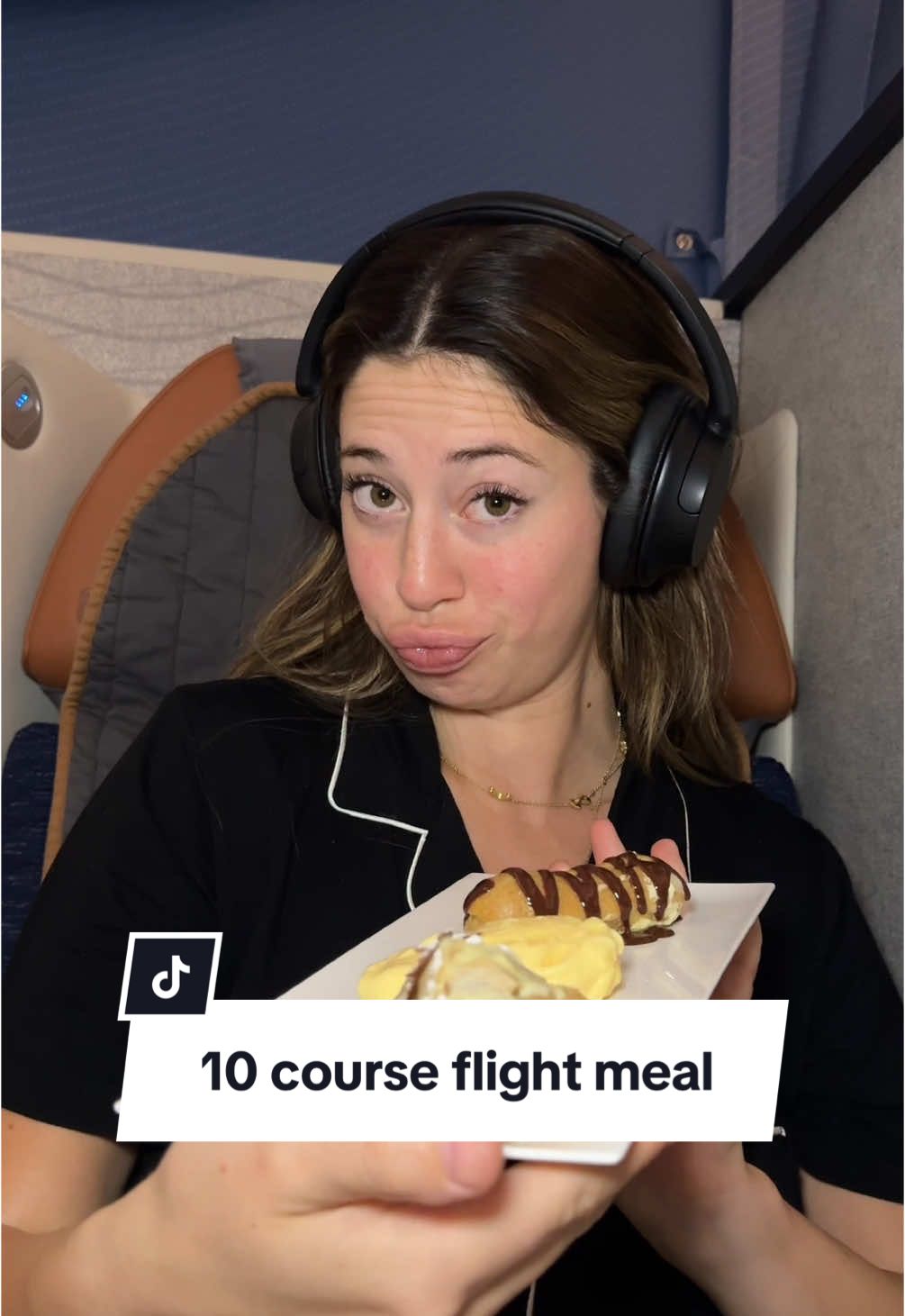 Safe to say that flying economy is ruined 😅 Showcasing the incredible 10 course dining experience abroad @Turkish Airlines ! This was after an incredible gastronomic week in Türkiye with @Go Türkiye 🥰 I can’t wait to return! Thank you for having me! 🫶 #shesthetea #businessclass #GoTürkiye #TurkishAirlines #greetingsfromturkiye 