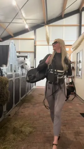 ✨ A day at the barn but make it Victoria’s Secret 💅 Silky manes, glossy boots & that runway walk straight to the stables 😌🐴 Because who says barn days can’t be glamorous? 💖#vsfashionshow #foryoupage❤️❤️ #stable #equistrianlife 