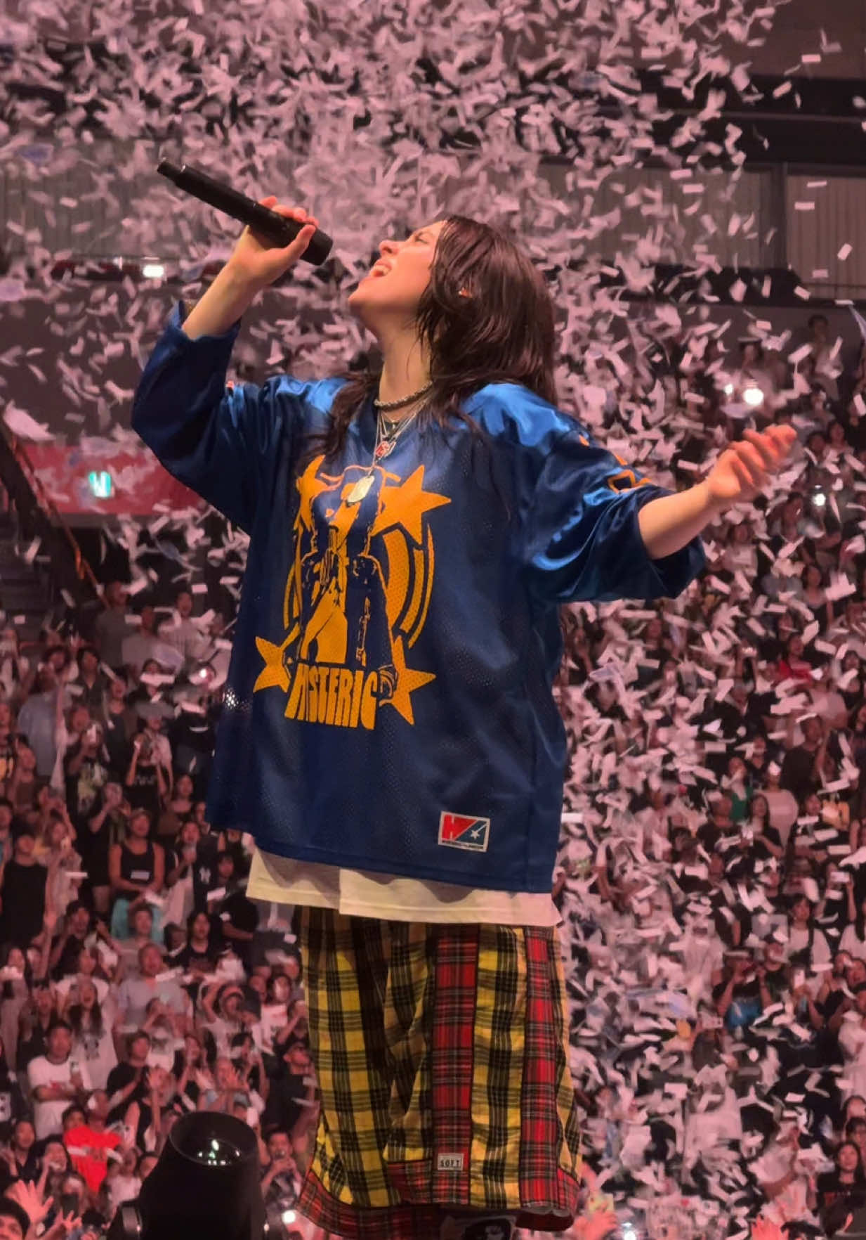 @BILLIE EILISH performing “BIRDS OF A FEATHER” in Tokyo, Japan