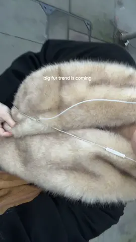 What do we think about it? Share your thoughts #furscarf #fur #fashioninspo #2026trends 