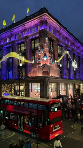 @Selfridges Christmas lights are ON! ✨✨✨✨ @Disney  @Disney UK #Christmas #london #thingstodoinlondon #oxfordstreet#christmaslights