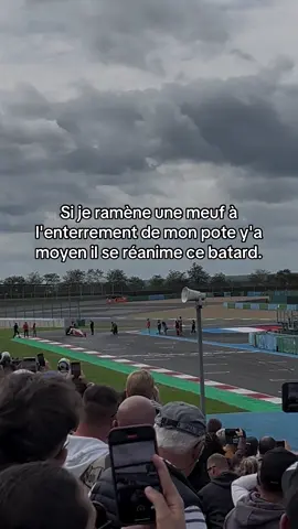 Idd le en commentaire 😉😂 #pourtoi #abonnetoi #moto #redbullmotormania2025 #frereduneautremere 