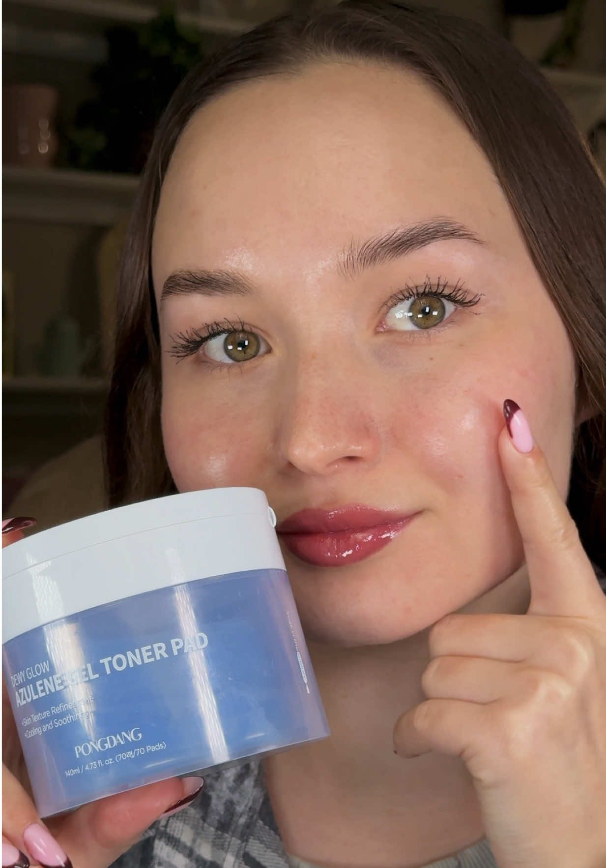 glass skin in 5 minutes. azulene pads = instant calm + glow 💙 hold for 5 mins — powered by azulene, centella, panthenol + hyaluronic acid. perfect for sensitive, easily irritated skin✨   @PONGDANG 🫶🏼 #glassskin #kbeautyroutine #pongdang #kbeautyfinds #skincareroutine  