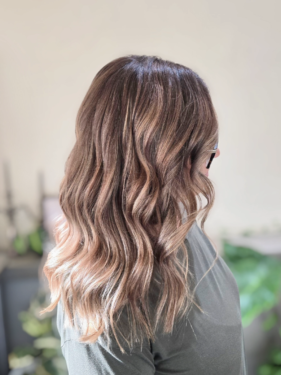 Lived in blonding and root melt. I see this client bout once a year for a refresh and actually I made her too blonde and her roots came in fast. So I brought her back 3 weeks later to do a nice darker root melt to allow her to go for a long time before seeing me again. She's a busy mom of 4 young boys so you know she's gotta keep it low maintenance. #lowmaintenancehair  #livedinhair #hairtok #hairstylist #hairstylistsoftiktok 