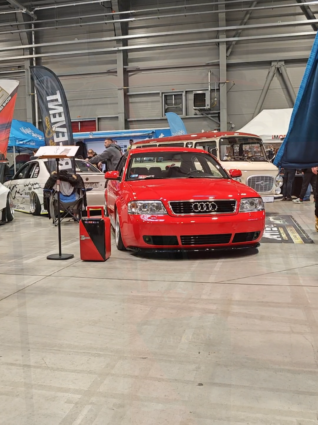 🔥 Red Audi A6 C5 – slammed on air, glossy paint & clean stance! Showstopper vibes at the event. 🚗❤️ #A6C5 #SlammedAudi #AudiA6 #A6C5 #RedAudi 