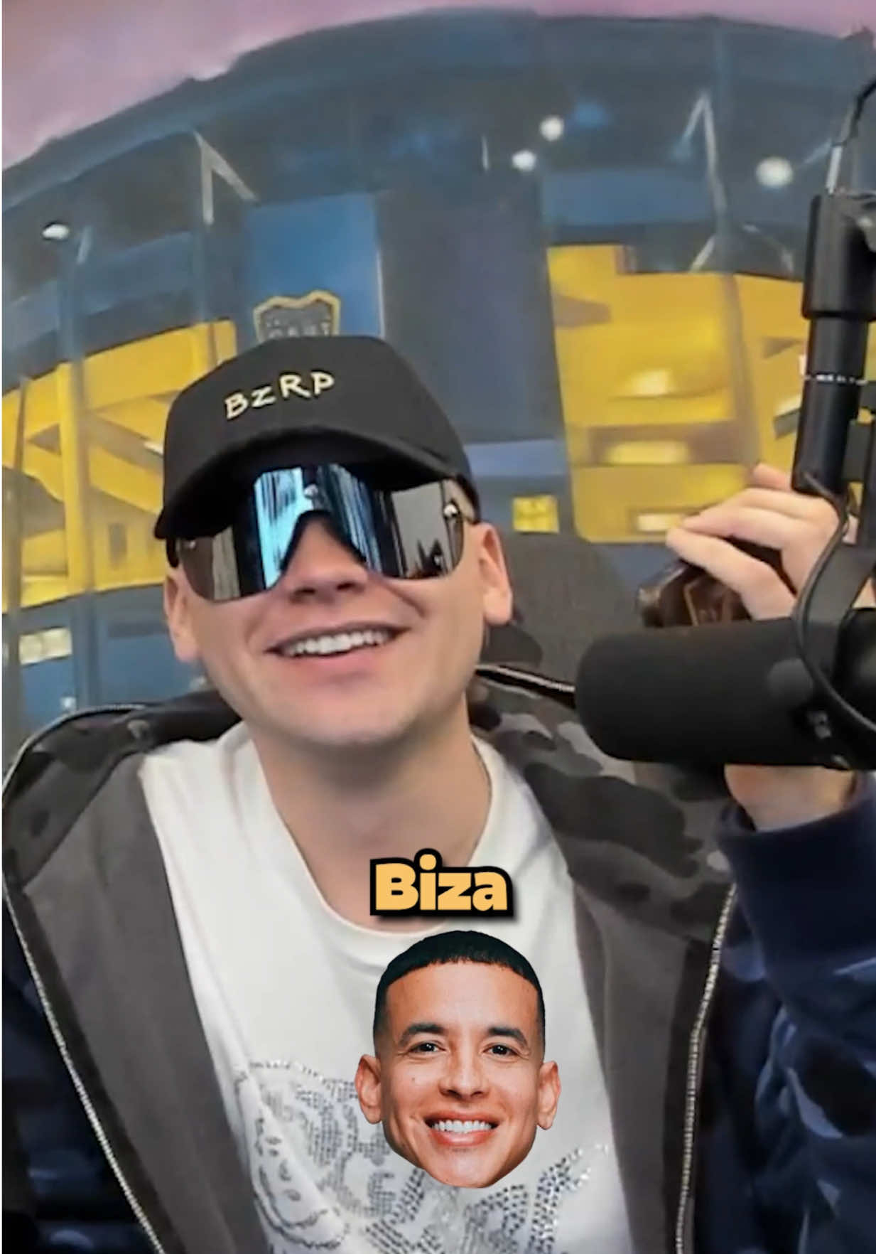 Davo paso de hablar con el Dios del fútbol que es Messi a hablar con el Dios de la música urbana👏🏼