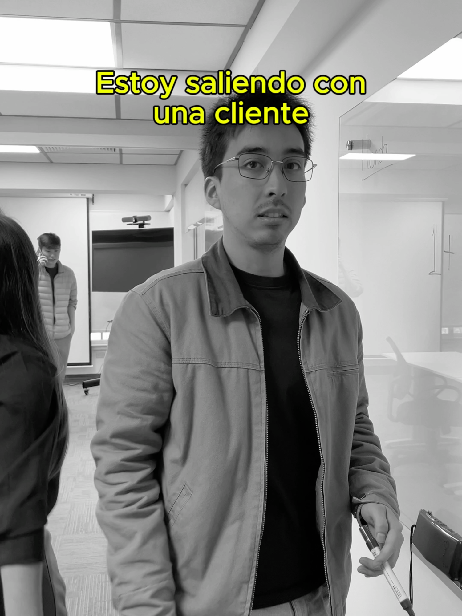 Todos tenemos algo que nunca le decimos a nuestro jefe 😏 Cuéntanos… ¿qué vas a “omitir” de contarle al tuyo hoy? Prometemos no decir nada (bueno, casi) 💼👀 #Honda #HondaPeru #HondaLover