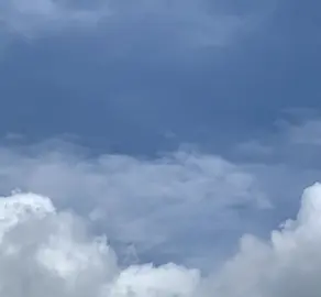 Boeing KC-767, IAI Kfir de la Fuerza Aerea Colombiana🇨🇴, sobrevolando el Municipio de La Ceja, aproximando al Aeropuerto Jose Maria Cordova. #colombia #antioquia #aeropuerto #aviacion #planespotting 