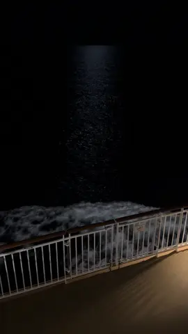 ليلة خميس وقمرا 🚢⚓️🌊 #ارويا_كروز #كروز #ترند #قمر #محمد_عبده  @AROYA | أرويـا 