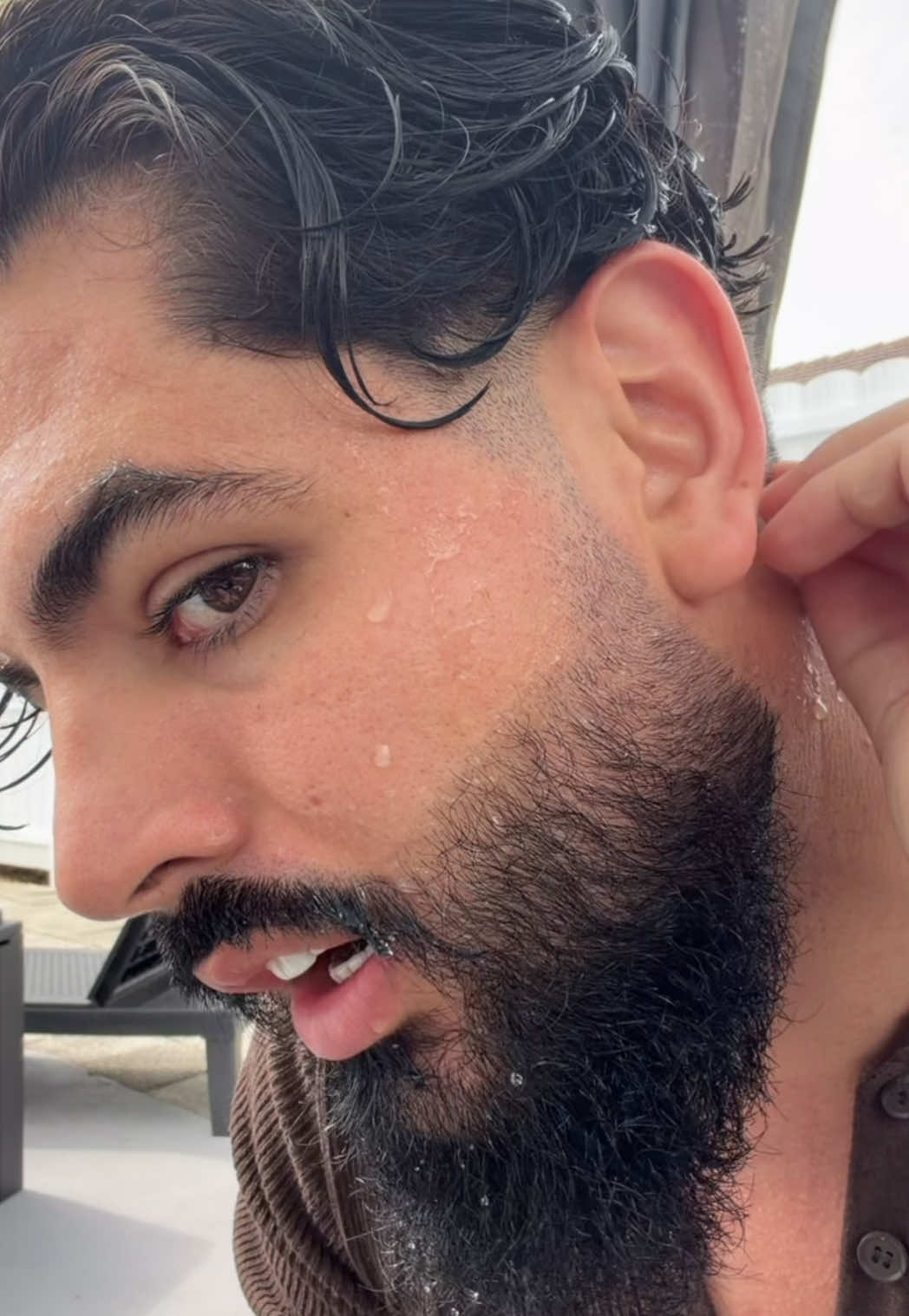 El hielo tiene muchos beneficios y es muy fácil de utilize en cualquier momento del día  #skincaretips #mensgrooming #SelfCare #mensfashiontips 