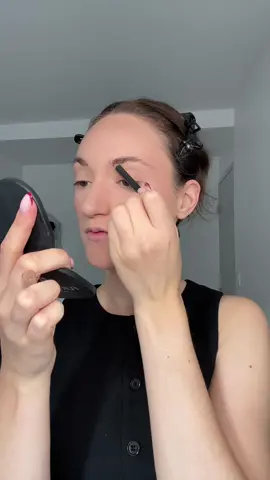 Je vous reparle un peu de mon métier en dehors des réseaux: brand content manager pour une marque de dermo-cosmétique 🤍 #grwmmakeup #chitchatgrwm  #corporatelife #marketinggirlies #marketinggirl 