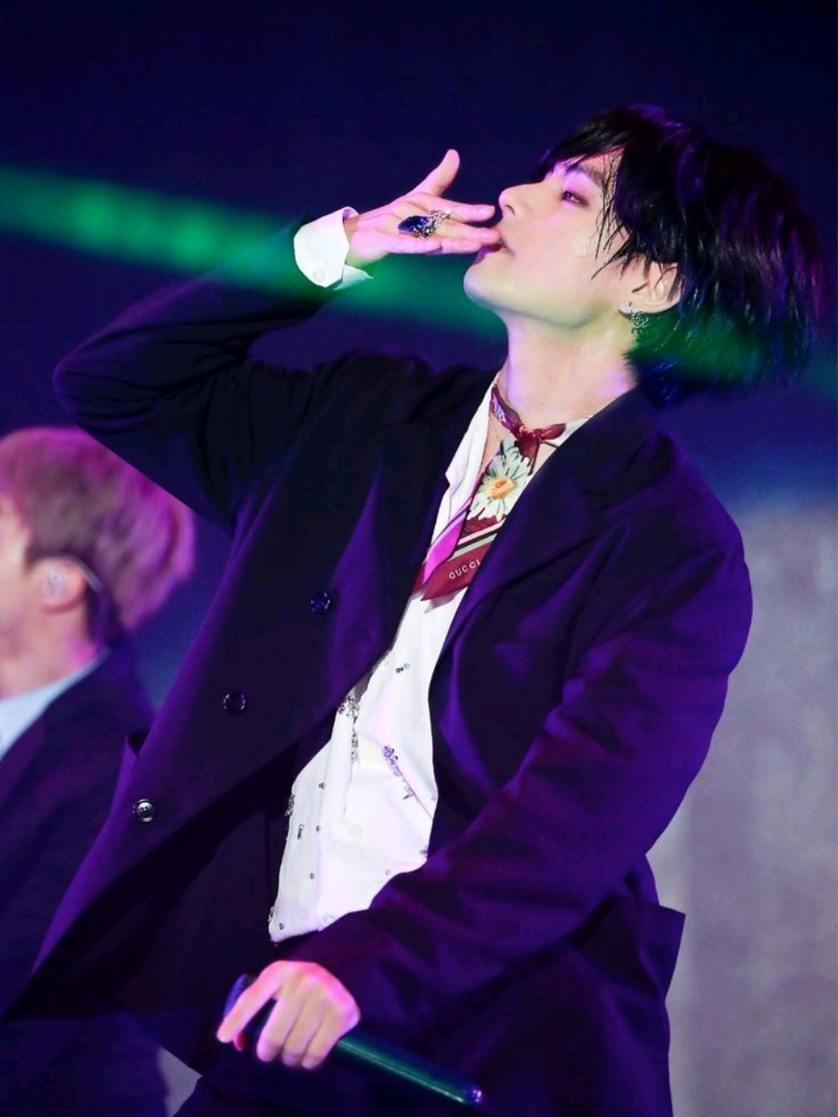 Taehyung’s dance is one of the best smooth, powerful, and full of feeling. 💜🕺   #TaehyungDance #VChoreo #foryoupage #trending #viral 