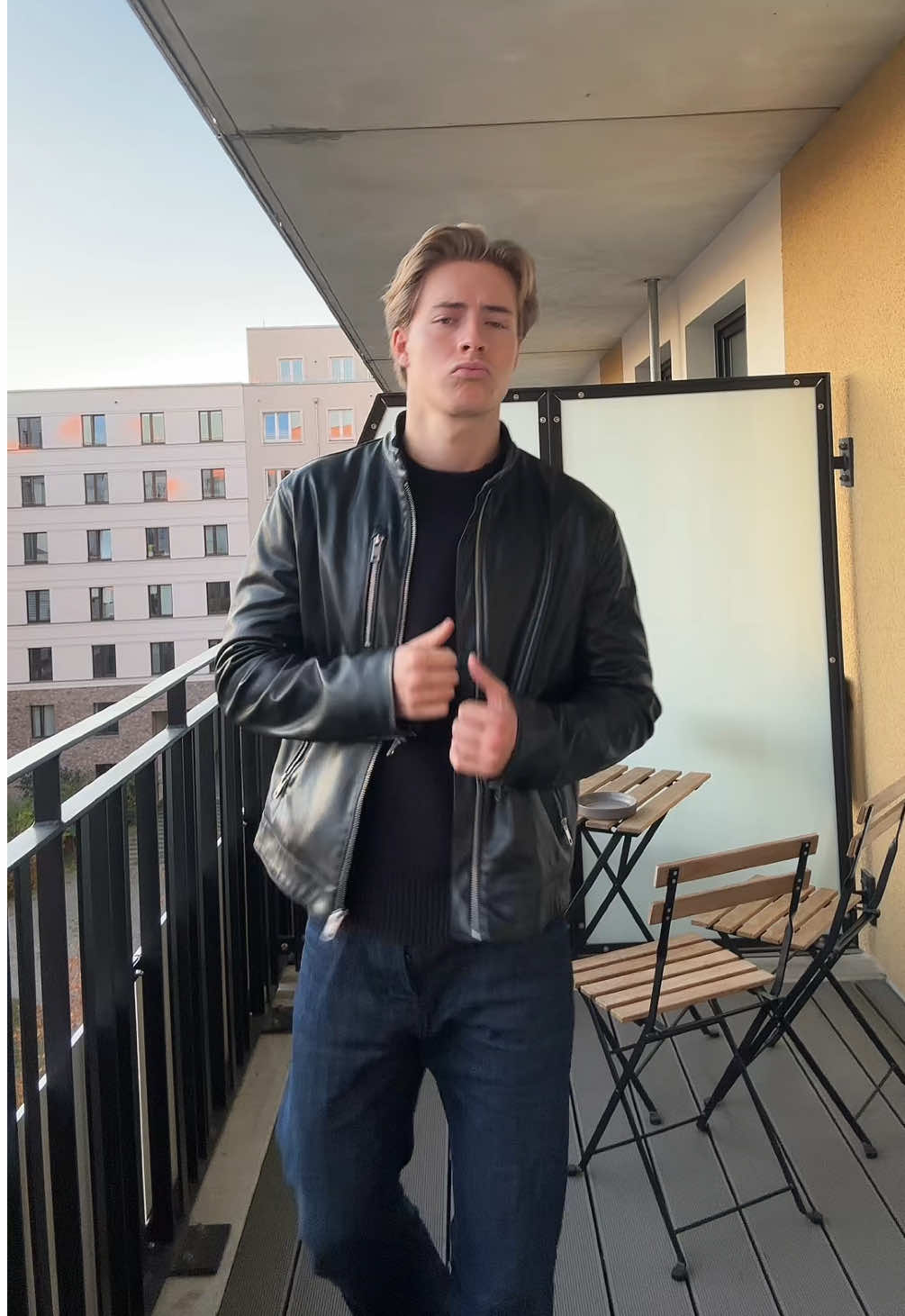 Muss trainieren damit ich irgendwann Vampir Rolle bekomme hahaha👀