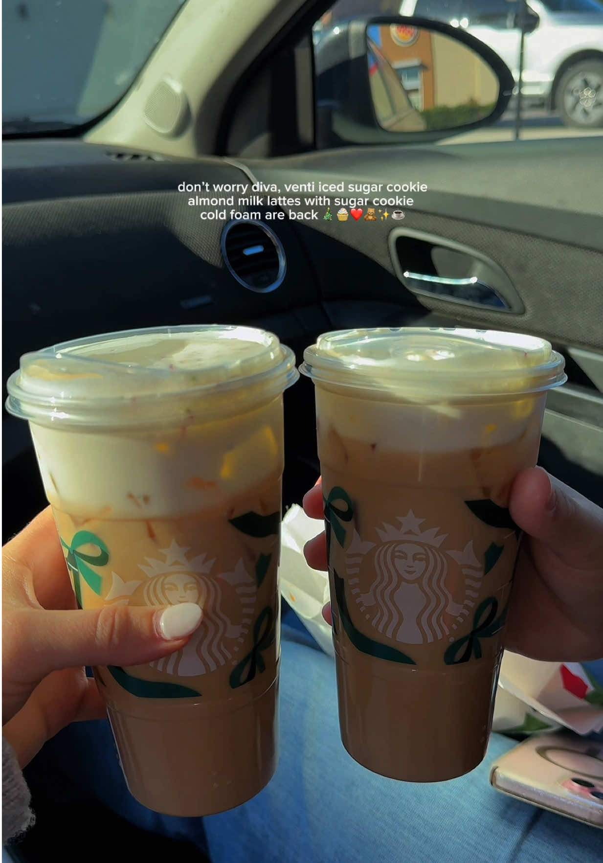 i’m so happy ❤️ #starbucks #holidays #sugarcookielatte #starbuckschristmas #coffee 