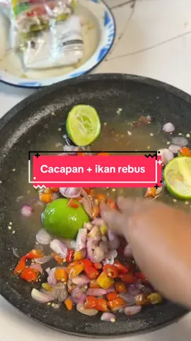 Cacapan di tambah ikan rebus enak bgt , kalian pernah coba atau blm pernah nihhhhhh ? #masakansimple #masakanrumahan #masakansederhana #masakanindonesia 
