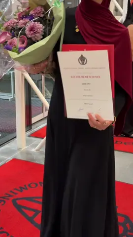 Alhamdullilah 🎓🤍 #voorjou #graduation #fyp #diploma #bachelorofscience 