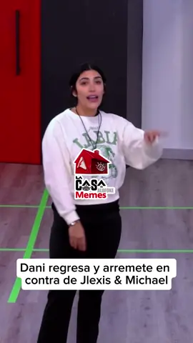 💥 La tensión volvió a explotar en La Casa de Alofoke 2 con el regreso de Dani Barranco. Dani entró decidida a desahogarse y poner los puntos claros, lanzando fuertes declaraciones en contra de Jlexis y Michael. En medio de la confrontación, Dani acusó a Jlexis de haber sido quien realmente la enamoraba fuera de cámara, asegurando que no fue ella quien buscó esa conexión. 😳 Luego, volteó hacia Michael, llamándolo “un perdedor”, recordando que cuando ella llegó a la casa, él no sabía si enamorarla a ella, a La Perversa o a Gracie Bon. Las palabras de Dani dejaron el ambiente tenso y encendido, confirmando que su regreso no fue para hablar bonito, sino para soltar todo lo que tenía guardado. 🔥 #lidommemes #fyp #liceycampeon💙💙💙 #aguilascibaeñas💛🦅 #lacasadealofoke 