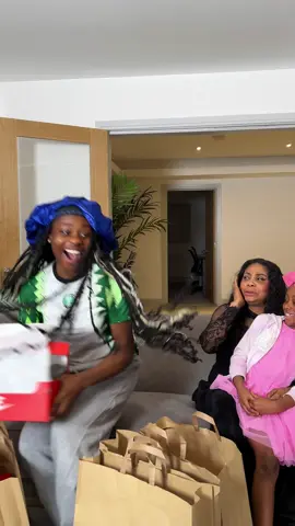 Her reaction 😂😂 #surprise #daughter #viral #fyp #shoes 