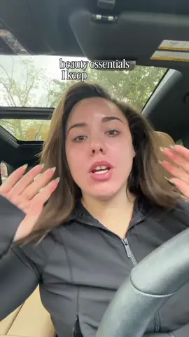 Freshening up after the gym with my fave beauty essentials that I keep in my car! Just a few key products that instantly make me feel put together on the go 🙌🏼 What beauty products do you keep in your car? #carmakeup #beautyessentials #gymmakeup 