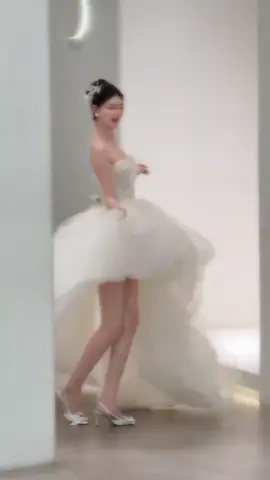 Váy đi bàn ngắn cho dâu xinh cho thuê toàn quốc #váy_đi_bàn_cô_dâu #váydựtiệc #thuê_váy #weddingdress #đámcướimiềntây 