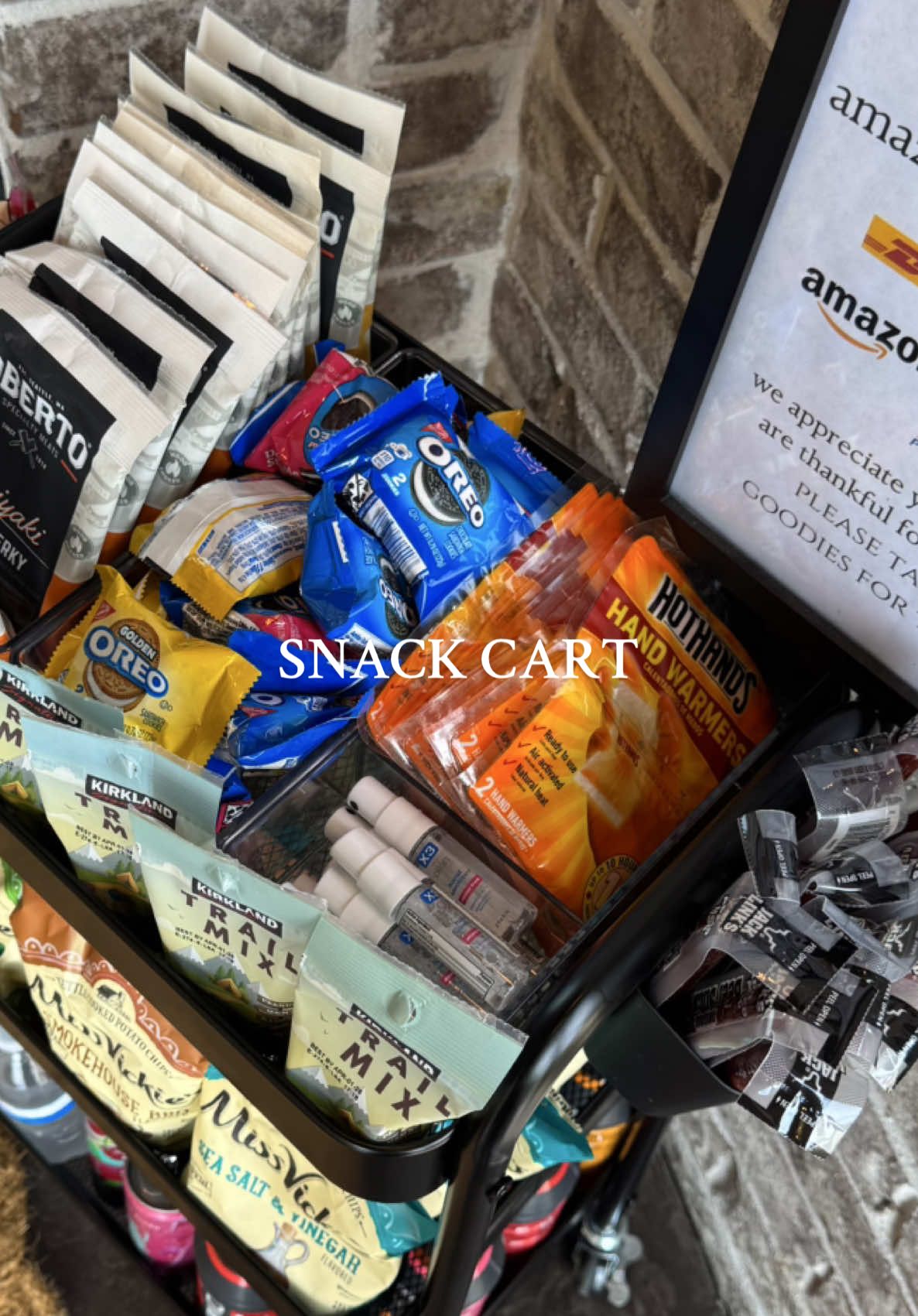 And so it begins… 🎁📦🚚🍪🧃💛 #snackcart #deliveryheroes #restock #onlineshopping #momlife 