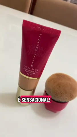 Pele linda, leve e com aquele glow dos sonhos! ✨ A base Hidra Glow da Niina Secrets hidrata, ilumina e deixa um acabamento perfeito o dia todo. 💖 #HidraGlow #NiinaSecrets #BasePerfeita #PeleIluminada #glownaturallydaily 