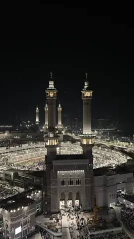 منظر مُهيب يُبهِج القلب ويُطمئن الروح 🩶 #مكه_الان #مكه #عمره #برج_الساعة #اكسبلورexplore 