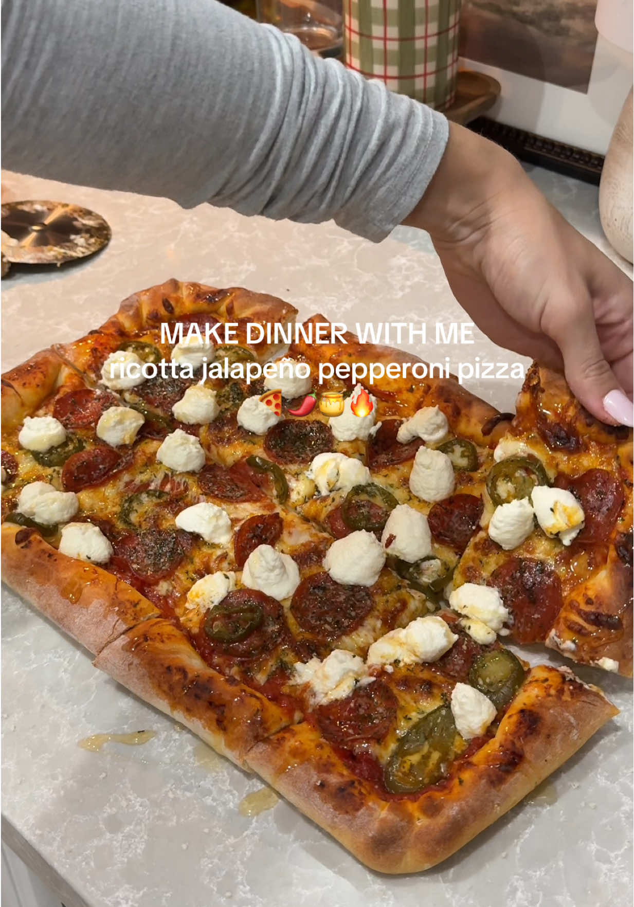 Sourdough ricotta jalapeño pepperoni pizza  For dough: 1 1/2 cup 00 flour King Arther  2 tsp baking powder 1/4 tsp salt 1/4 tsp baking soda 1/2 cup Greek yogurt 1 cup sourdough discard  For toppings: Pizza sauce  Mozzarella Pepperoni  Pickled jalapeño’s Italian seasoning  Parmesan cheese Ricotta Hot honey  @Rao’s Homemade  @King Arthur Baking  