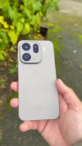 The Pocket Cinema” 🎬 The OPPO Find X9 Pro isn’t just a phone — it’s a handheld cinema rig. With the new Hasselblad-powered triple camera system, every frame feels like a movie scene. From ultra-wide landscapes to creamy portrait bokeh, it’s pure visual storytelling in your pocket. 🎥✨ #oppofindx9pro #flagshipkiller #CameraTest #hasselblad #unboxingplus @OPPO UK @OPPO 