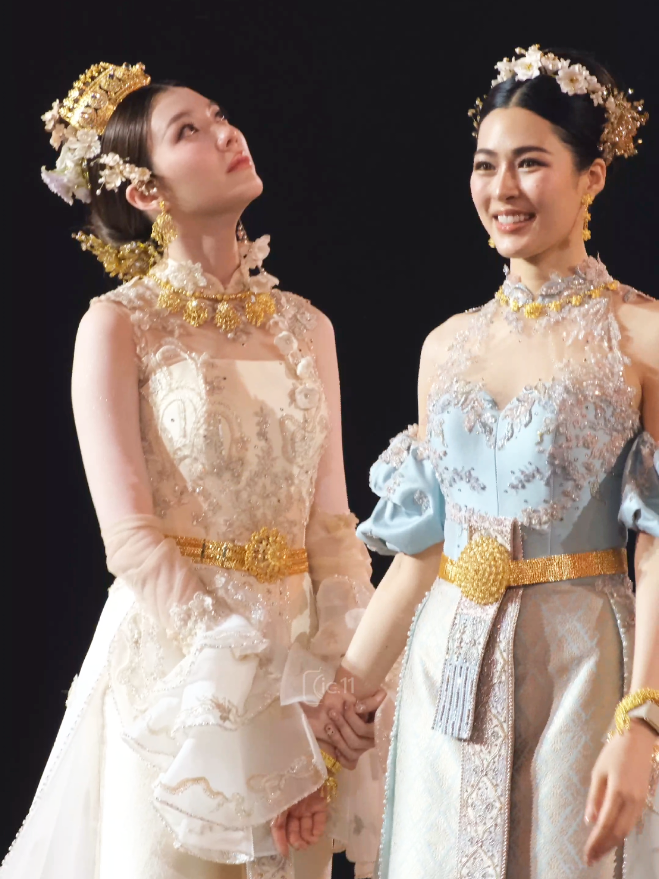 ขับรถไปกลับจากในเมืองเชียงใหม่วันละ 100 กิโล 2 วัน เพื่อไปเติมโมเมนต์แบบนี้ :) - ระยะทาง 200 กิโล ใน 2 วัน = 0 งับ - 💜 @Lingling Kwong @ออมออมเอง:^D  LINGORM LANNA CULTURE  #หลิงออมเทศกาลล้านนา #LingOrm #หลิงออม‌ 