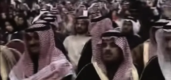 والعشاء بعيونك السود وعيوني جياع .                                                                                      #ضيدان_بن_قضعان #fyp #explore #4u #قصيد 