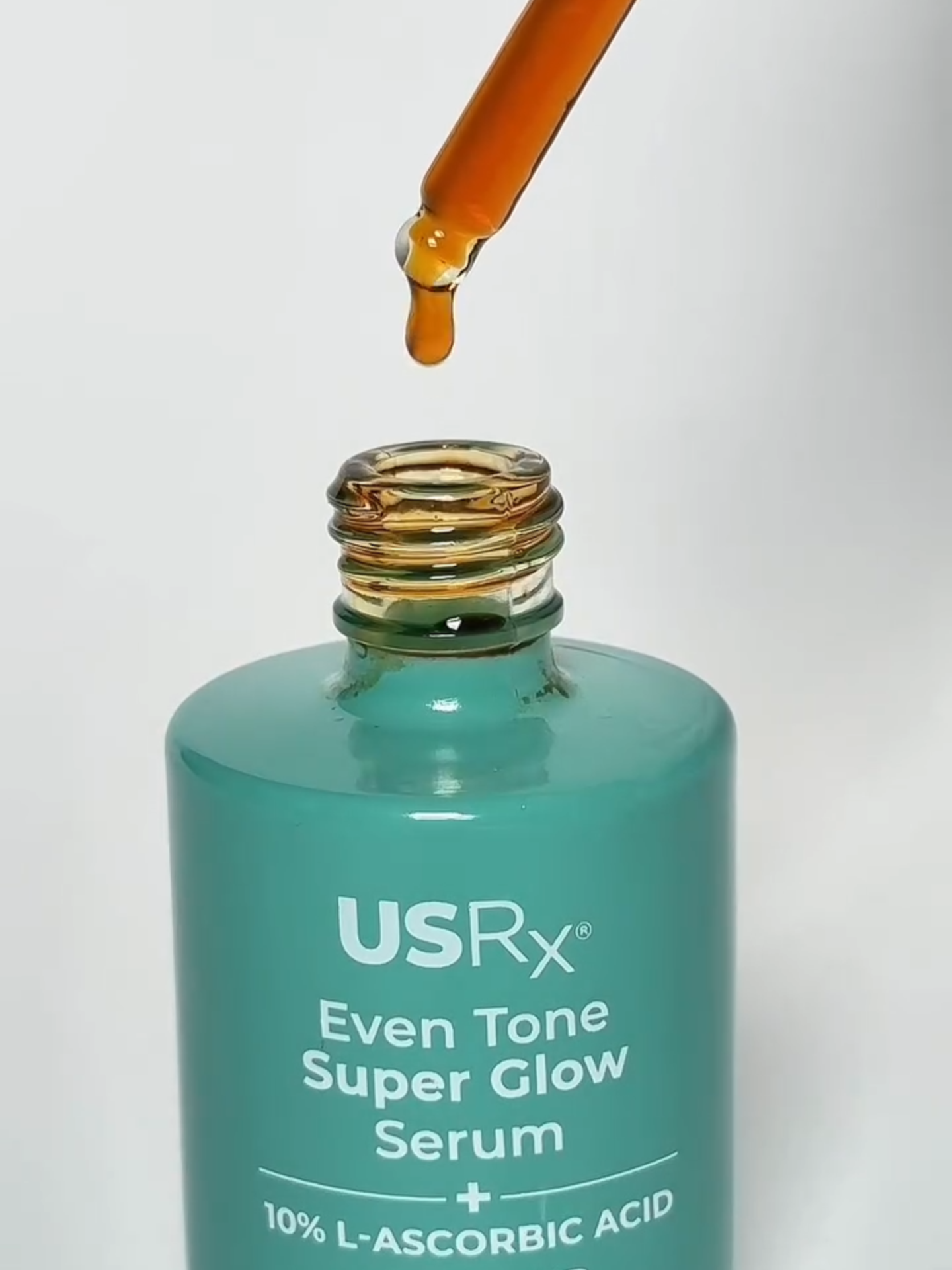 We call her the OG of vitamin C for a reason 👇🏿 ✅️ 10% Vitamin C powerhouse that improves the look of dark spots ✅️ includes an additional 2% Kojic Acid for maximum results ✅️ firms and smooths the appearance of fine lines and wrinkles ✅️ Award winning formula trusted by Aestheticians to treat dark spots and hyperpigmentation