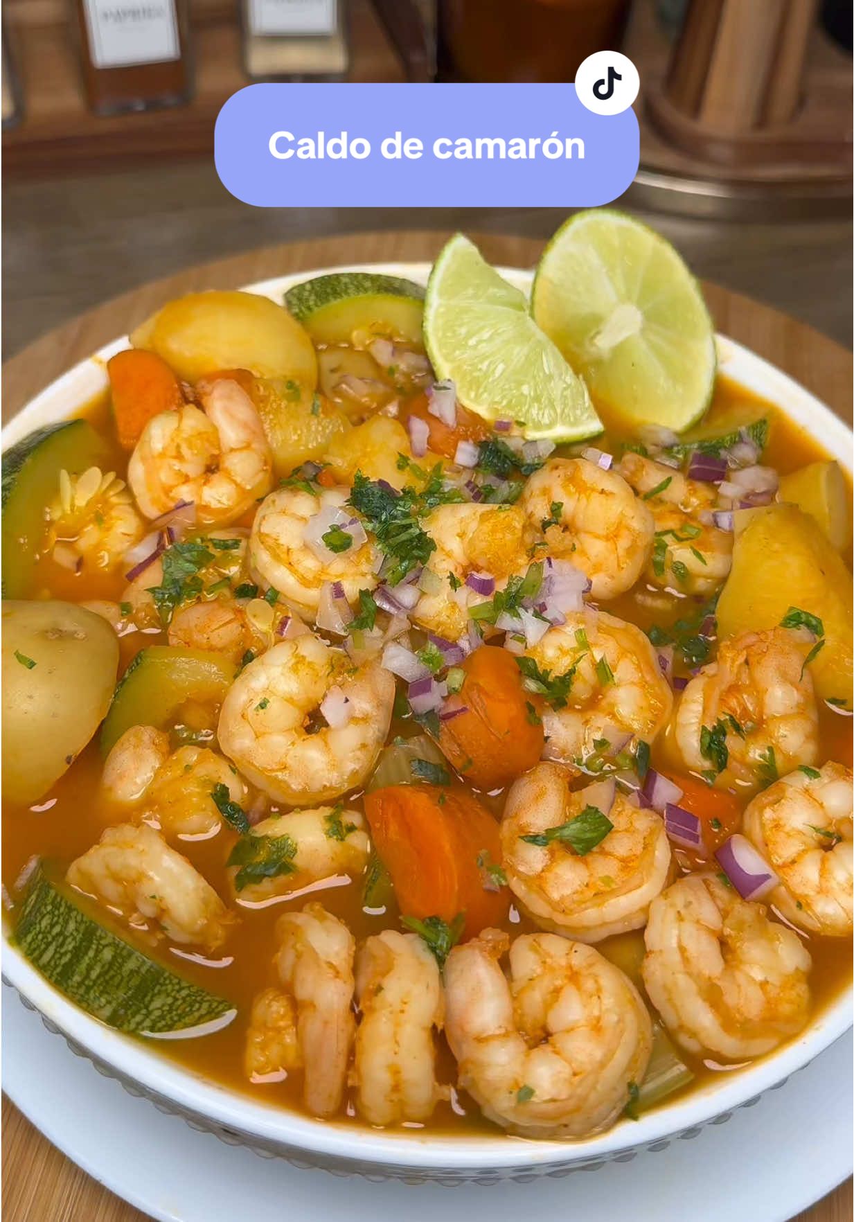 Caldo de camarón🍲🦐🍤 Yo estoy ultimando camarones pelados, pero también queda muy delicioso si utilizas con cabeza y cáscara. Le da un sabor más intenso al caldo. #caldodecamaron #camarones #ideasdecomida #recetasfaciles #recetastiktok 