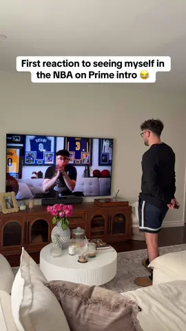 WE GOT HALF A SECOND LET’S GOOOO 💜💛 I had the honor of representing the LakeShow for the NBA on Amazon Prime intro 🏀