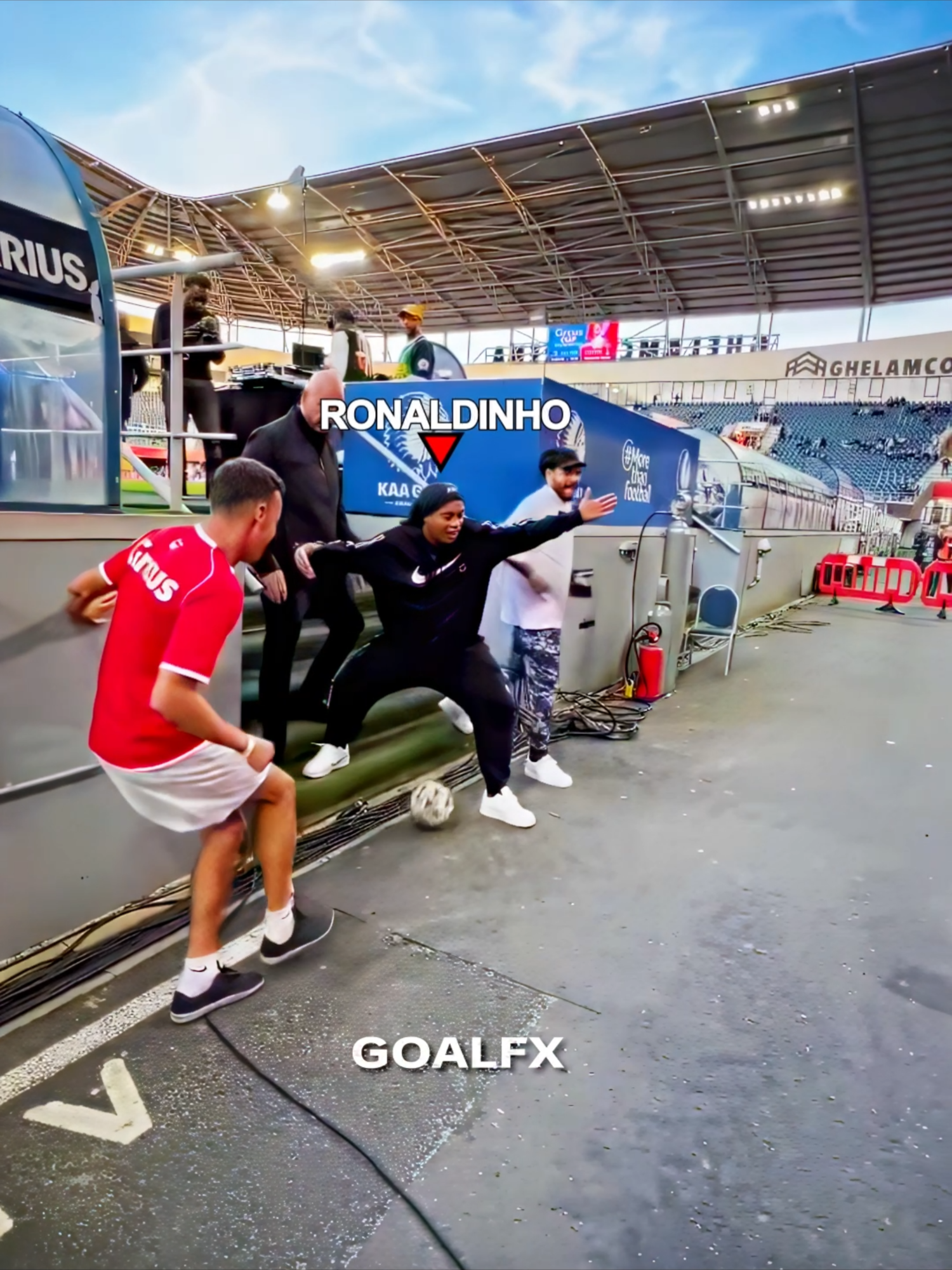 Ronaldinho 🔥😍 #ronaldinho #nutmeg #football #funny #foryou