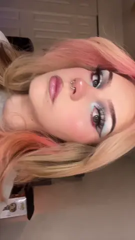 Can’t wait until I don’t have to wake up at 2 am to do these looks #makeup #makeuptutorial #creativemakeup #whimsical #eyeshadow 