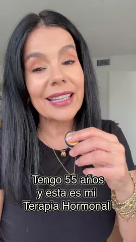 Hoy les muestro mi terapia hormonal en la menopausia (THM) y en qué consiste: ✅ Parches de estradiol ✅ Progesterona micronizada (vía oral) ✅ Testosterona en gel ✅ Estradiol vaginal en crema ¿Por qué lo comparto? Porque entender tu terapia te da poder para cuidar tu corazón, tu cerebro, tus huesos y tu calidad de vida (siempre con seguimiento médico). #Menopausia #Skincarenmenopausia 