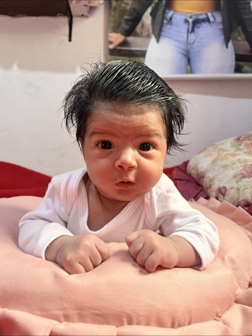 Ela ama quando penteia os cabelo dela 🩷 Lua com 1 mes de vida🤍 #maedemenina  #maesolo  #mãedeprimeiraviagem 