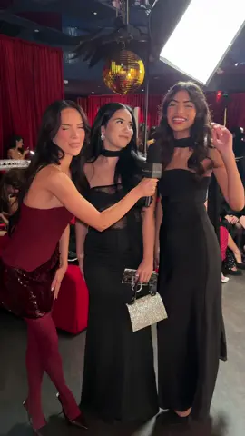 Our host @Genelle asking our girls the real questions 🎤❤️ #hellomolly #interview #partyszn #holidayszn #event 